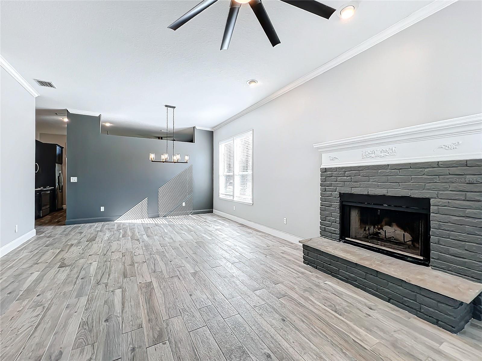 Image 12 of 88 For 427 Summerlin Avenue