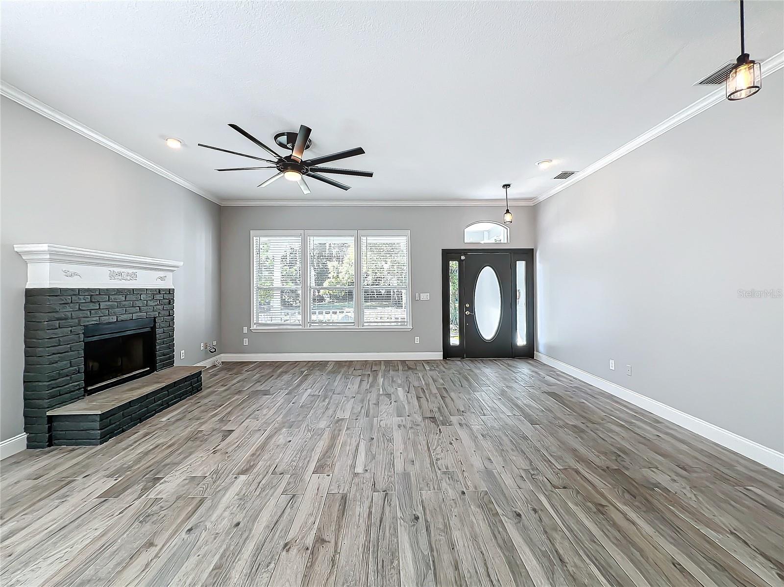 Image 14 of 88 For 427 Summerlin Avenue