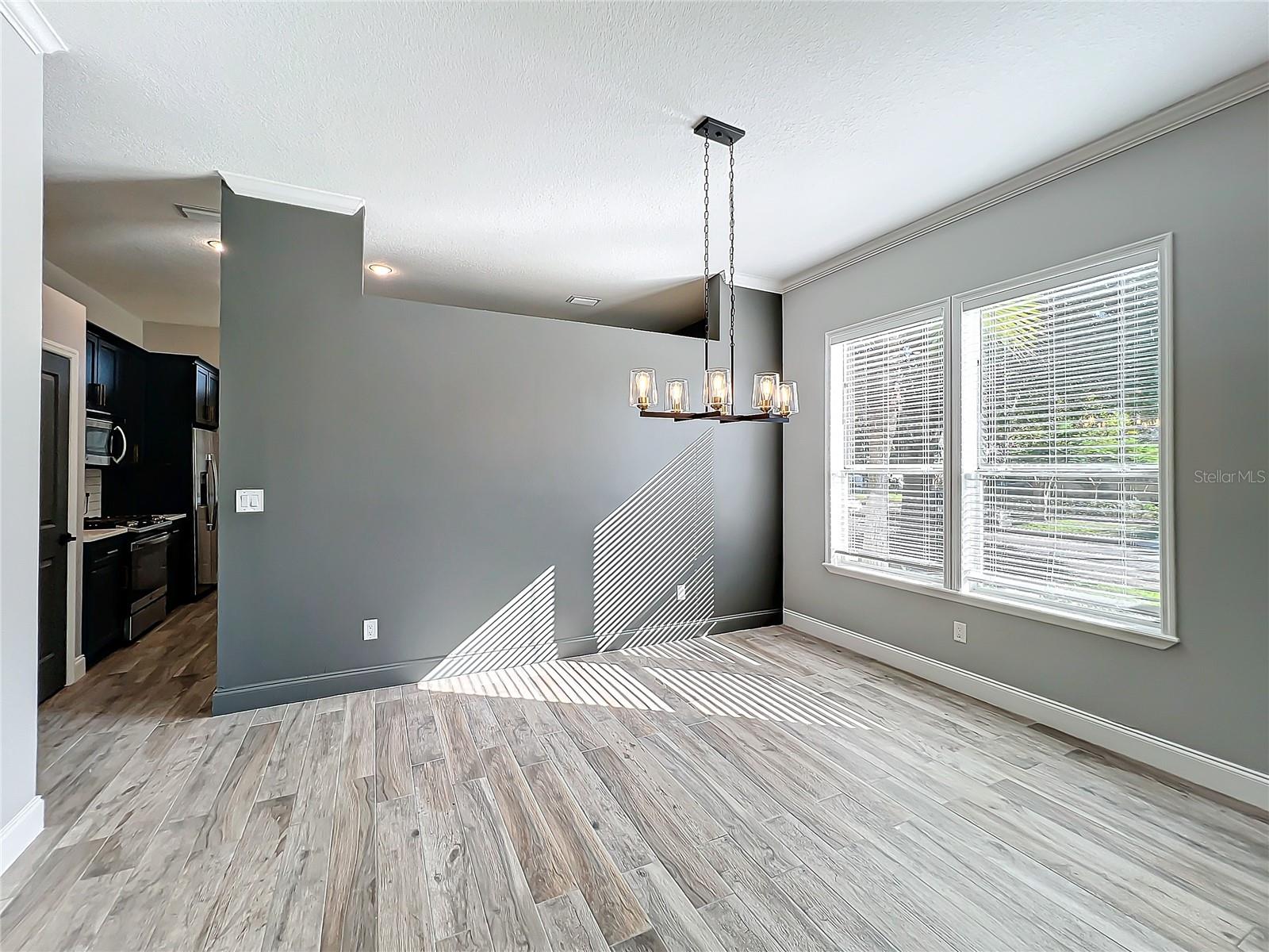 Image 16 of 88 For 427 Summerlin Avenue