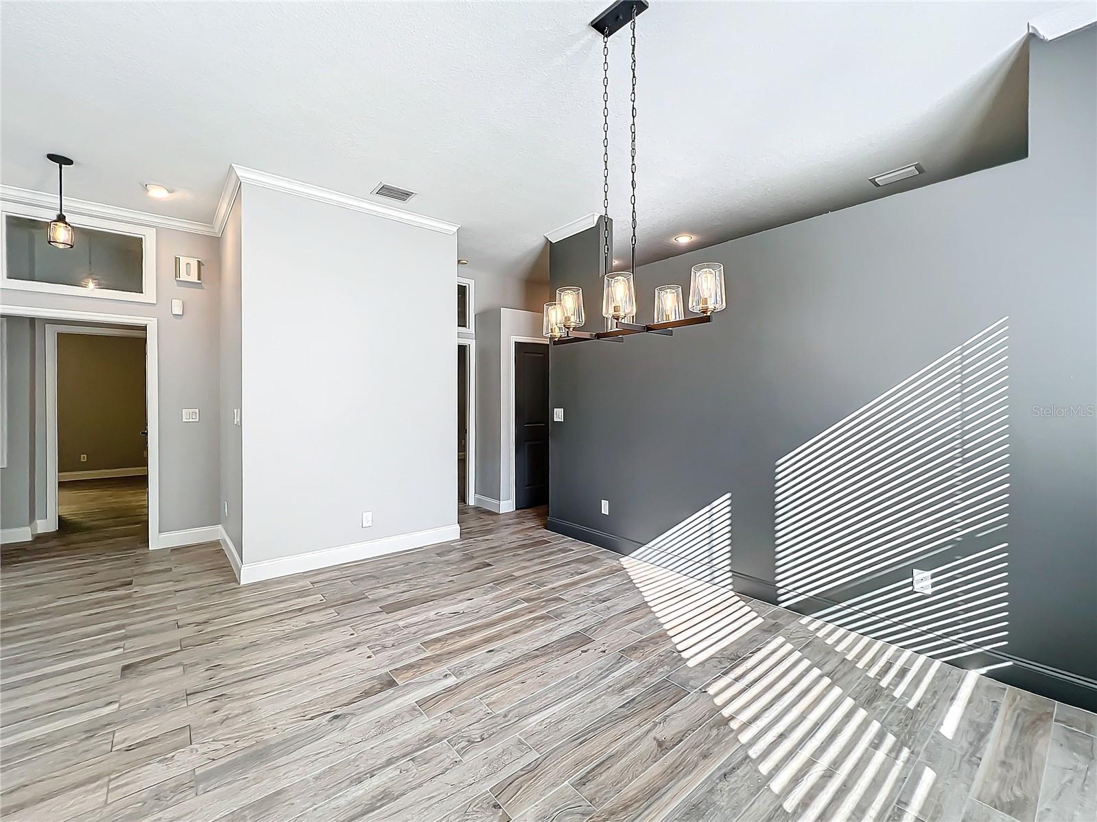 Image 17 of 88 For 427 Summerlin Avenue