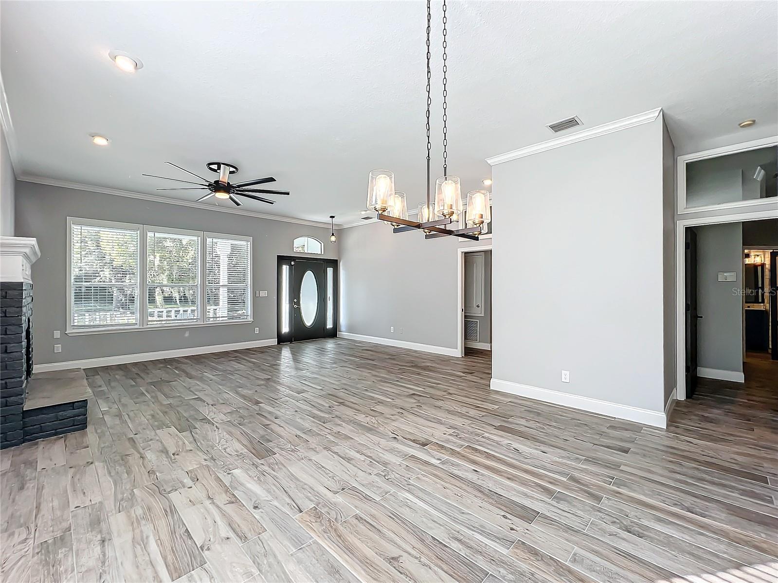 Image 18 of 88 For 427 Summerlin Avenue