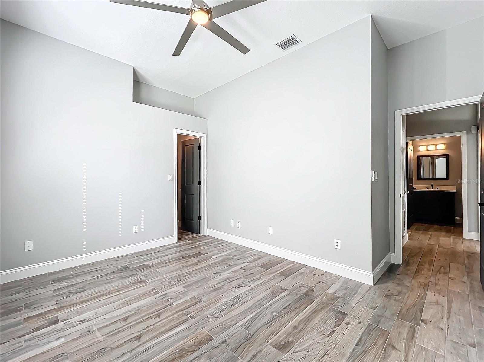 Image 32 of 88 For 427 Summerlin Avenue