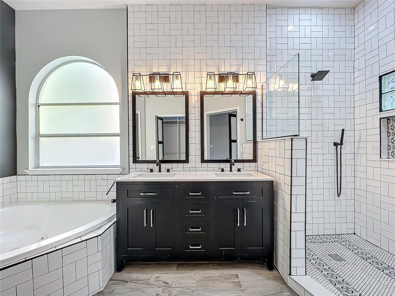 Image 41 of 88 For 427 Summerlin Avenue