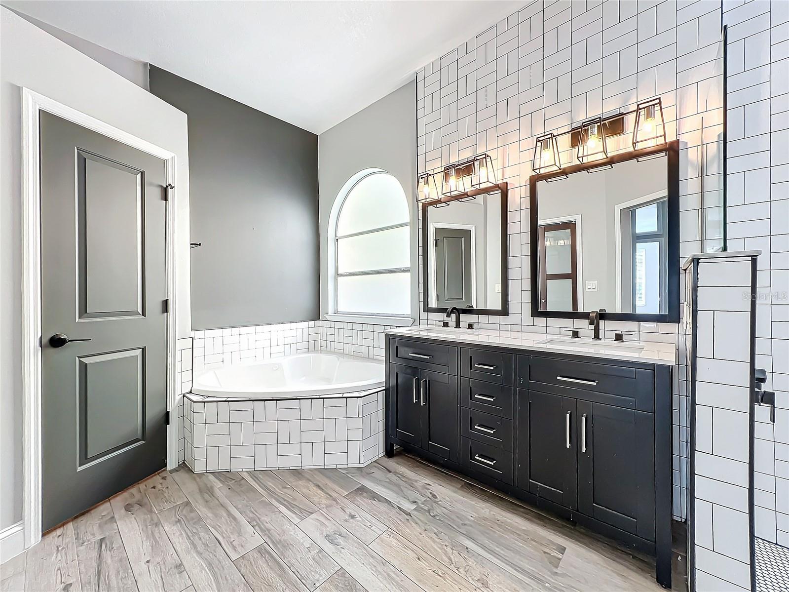 Image 42 of 88 For 427 Summerlin Avenue