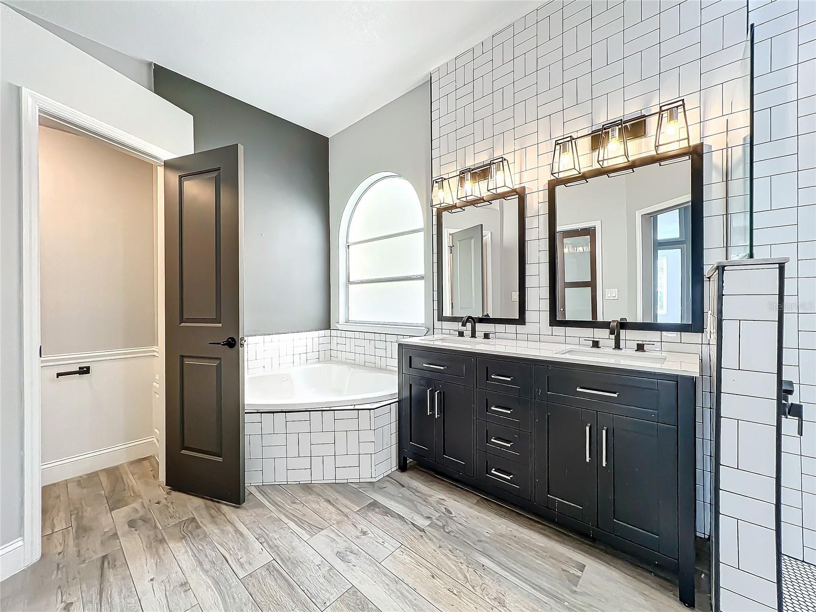 Image 43 of 88 For 427 Summerlin Avenue