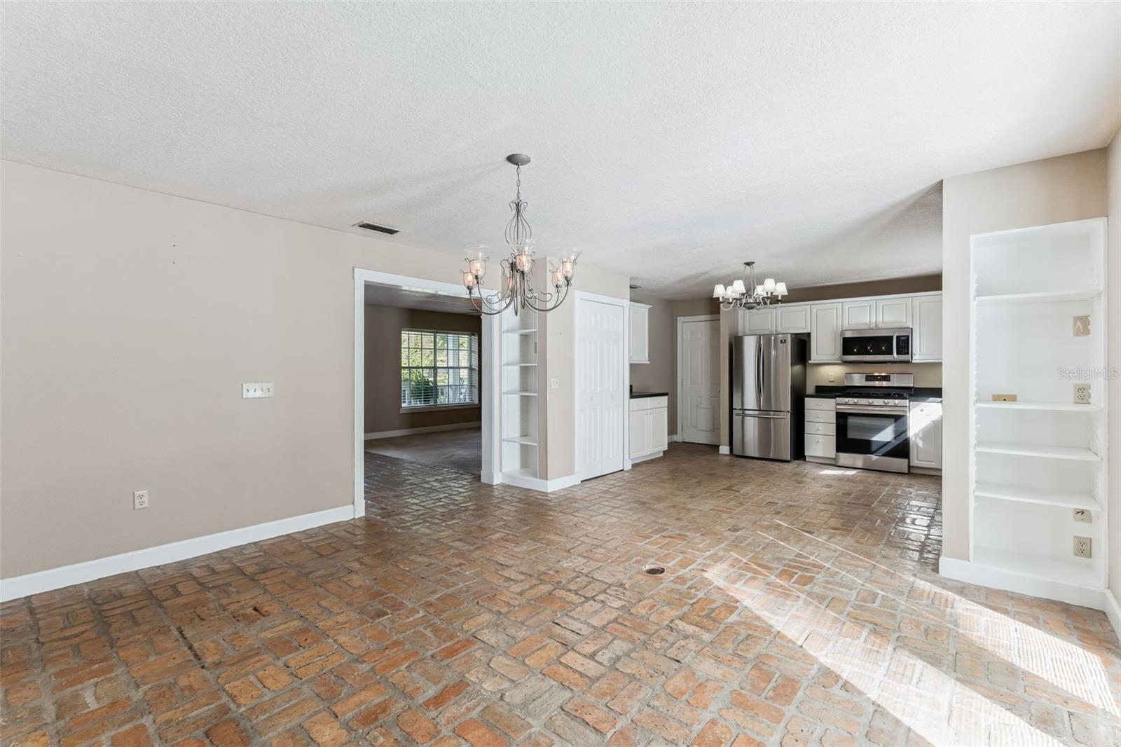 Image 10 of 36 For 1793 Crown Point Woods Circle