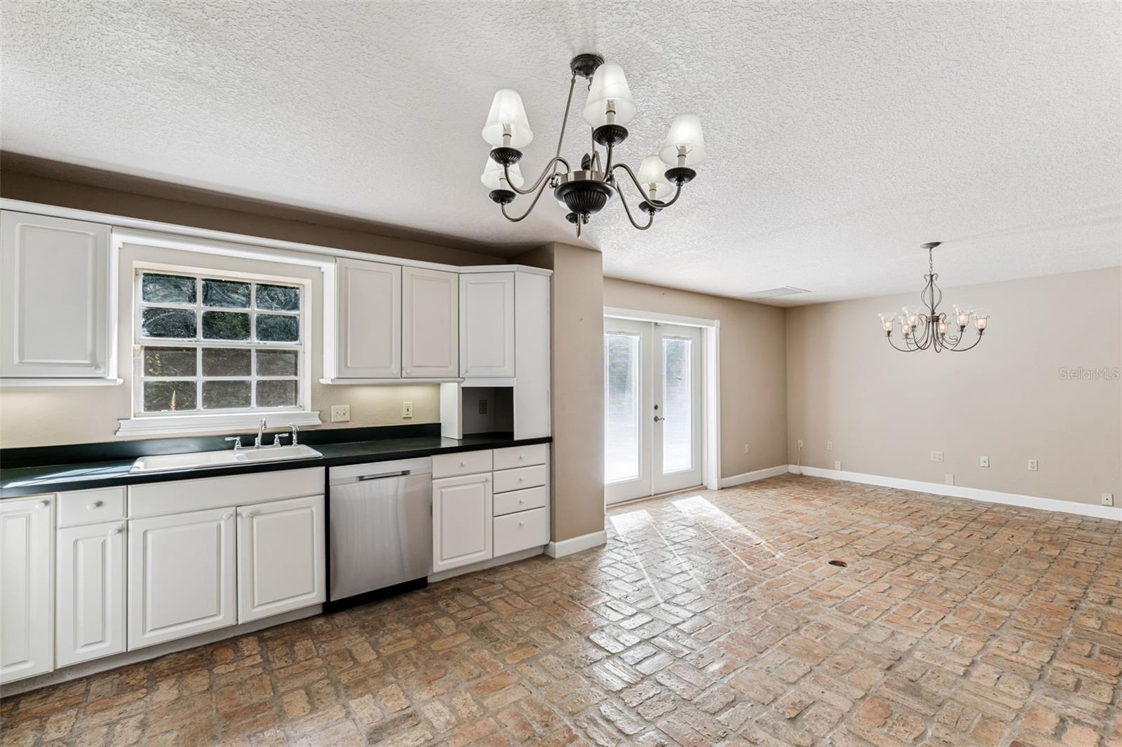 Image 12 of 36 For 1793 Crown Point Woods Circle