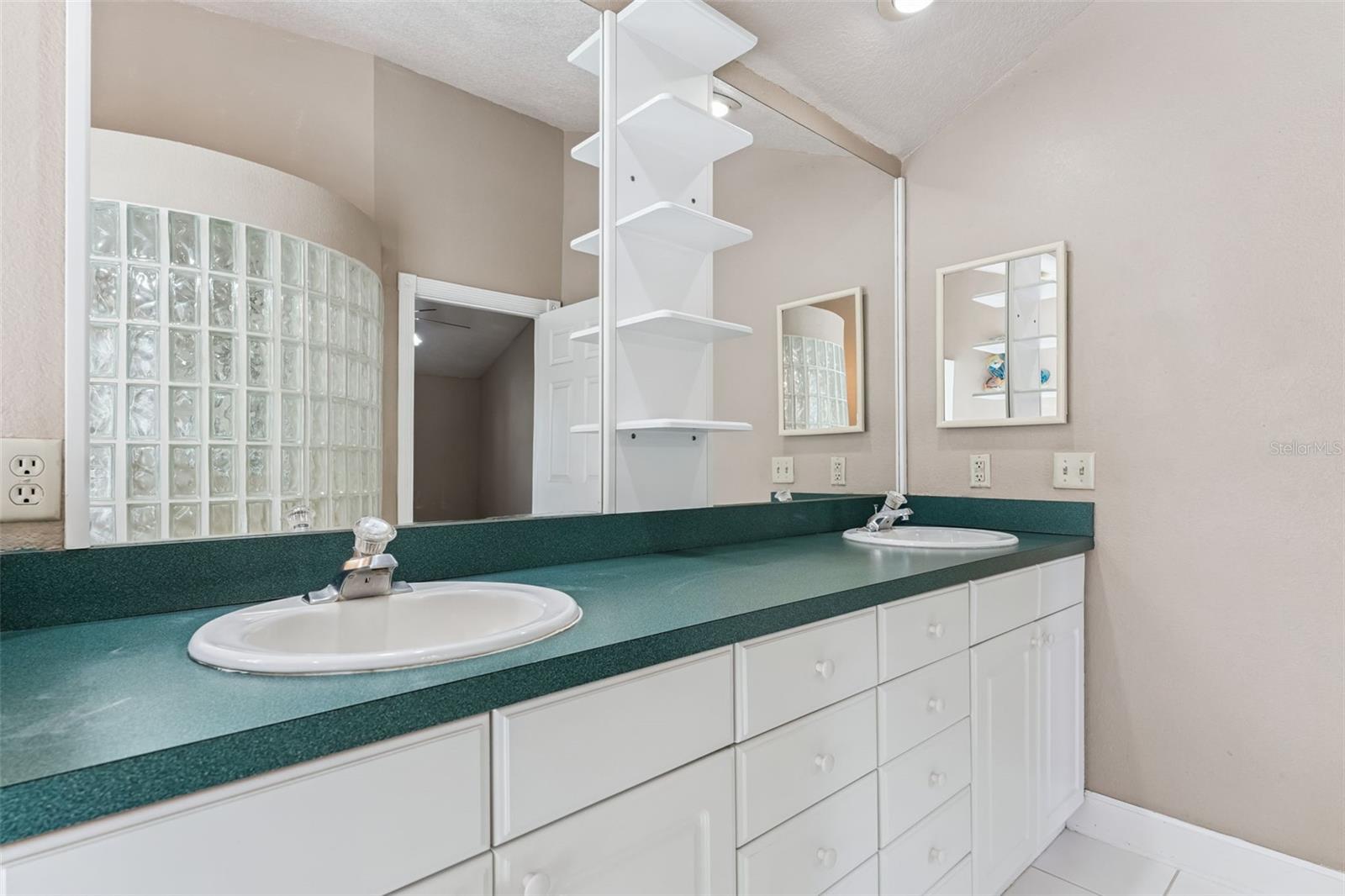 Image 18 of 36 For 1793 Crown Point Woods Circle