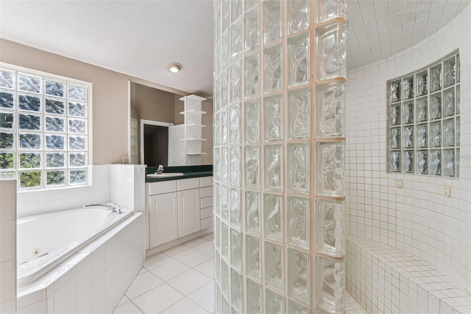 Image 19 of 36 For 1793 Crown Point Woods Circle