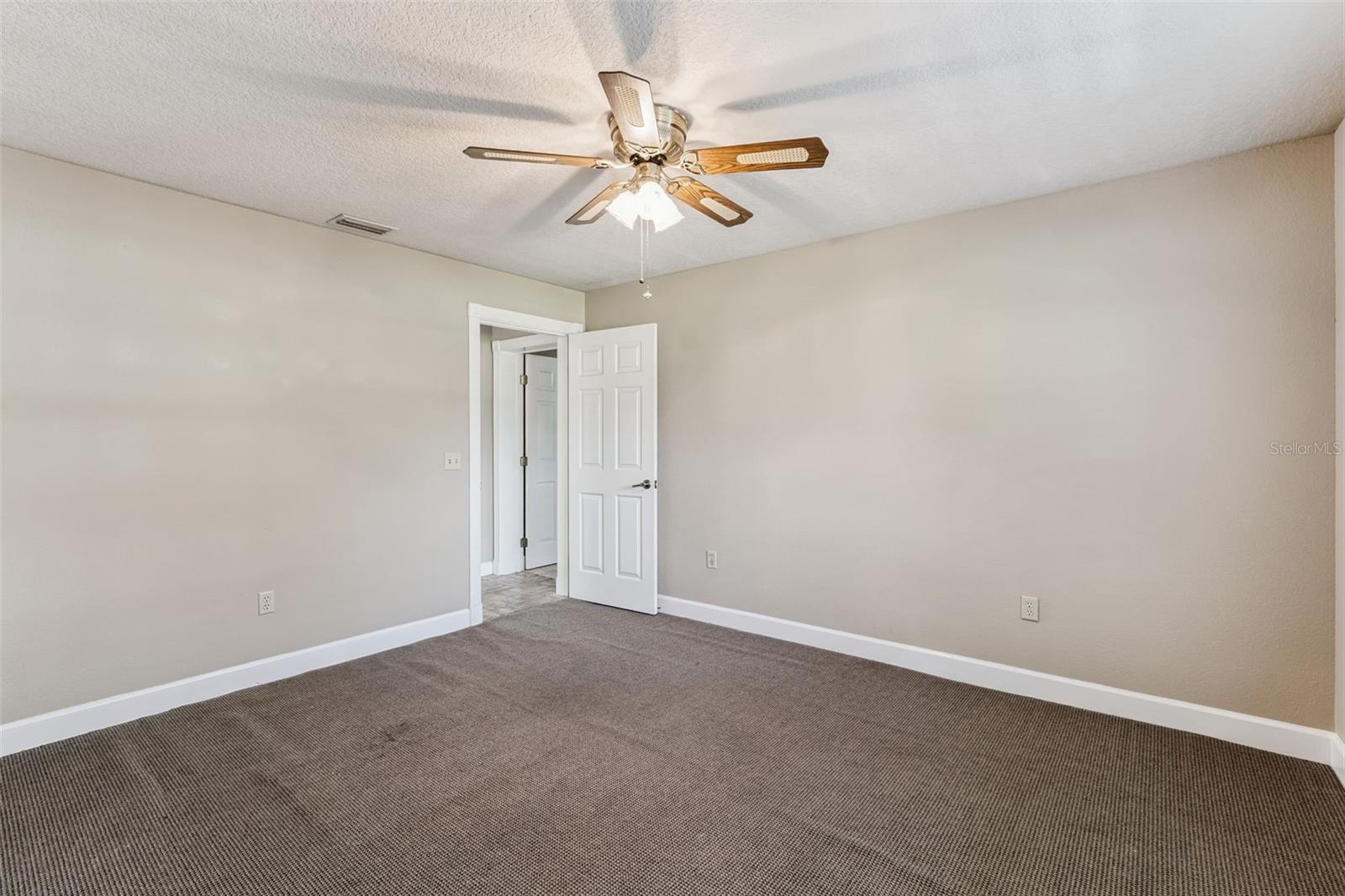 Image 22 of 36 For 1793 Crown Point Woods Circle