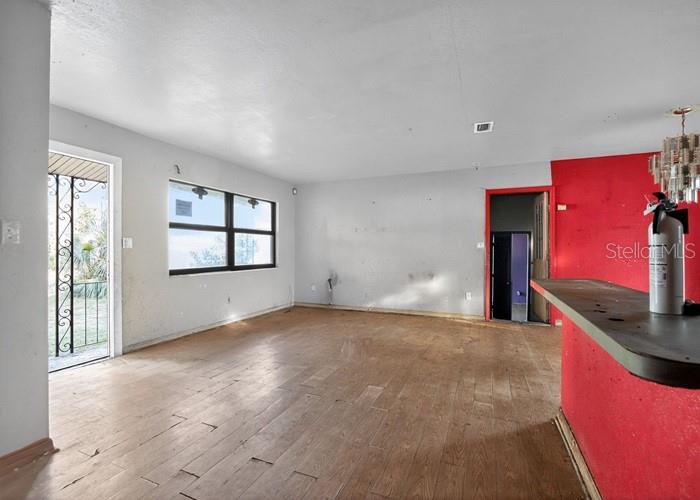 Image 6 of 16 For 2715 1st Avenue