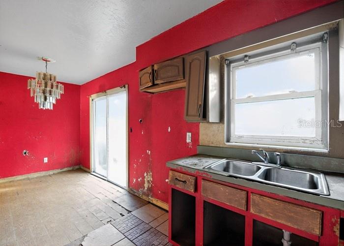 Image 9 of 16 For 2715 1st Avenue