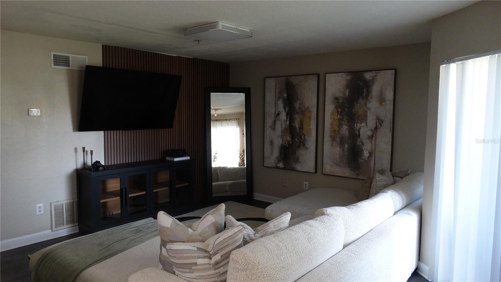 Image 11 of 33 For 7240 Westpointe Boulevard 1125