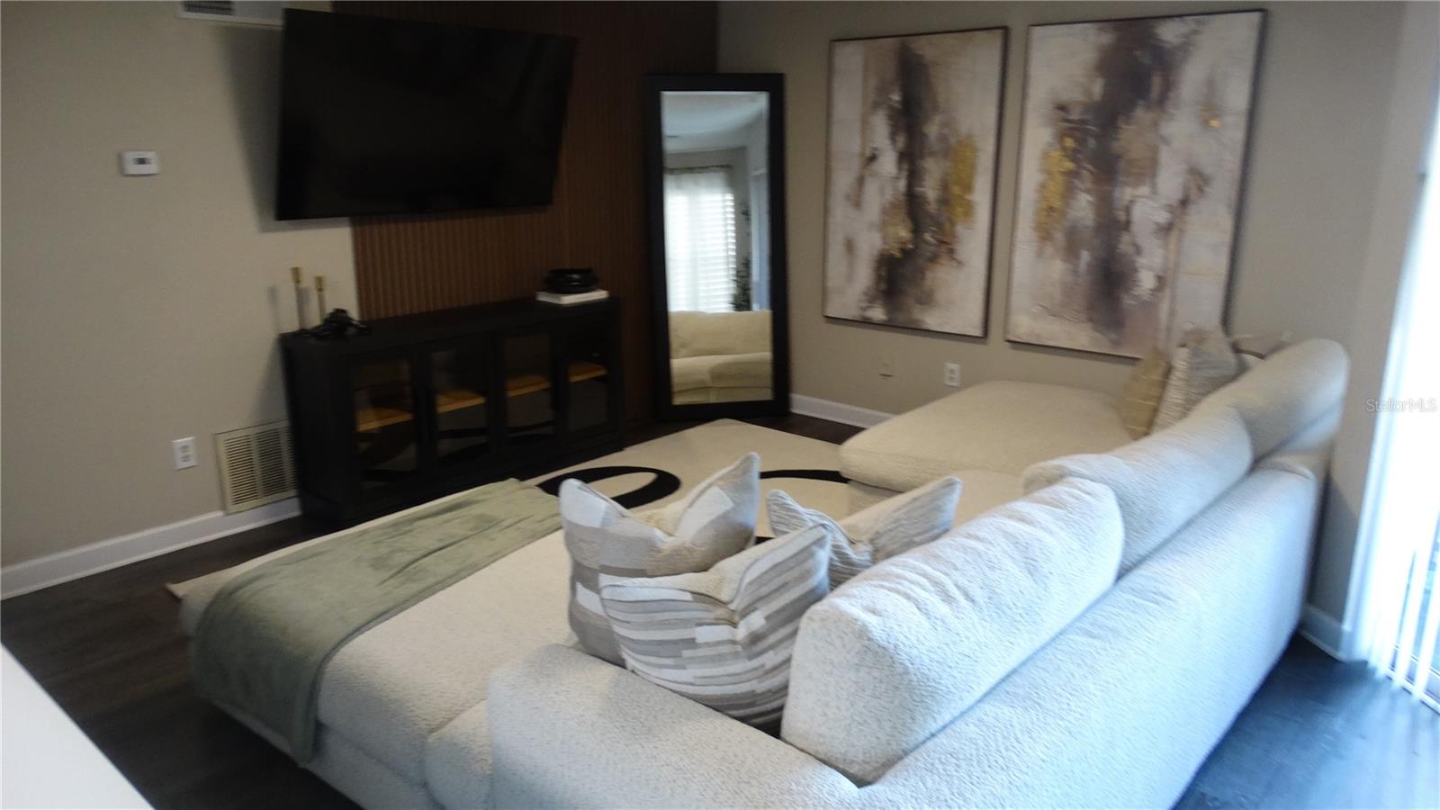 Image 23 of 33 For 7240 Westpointe Boulevard 1125