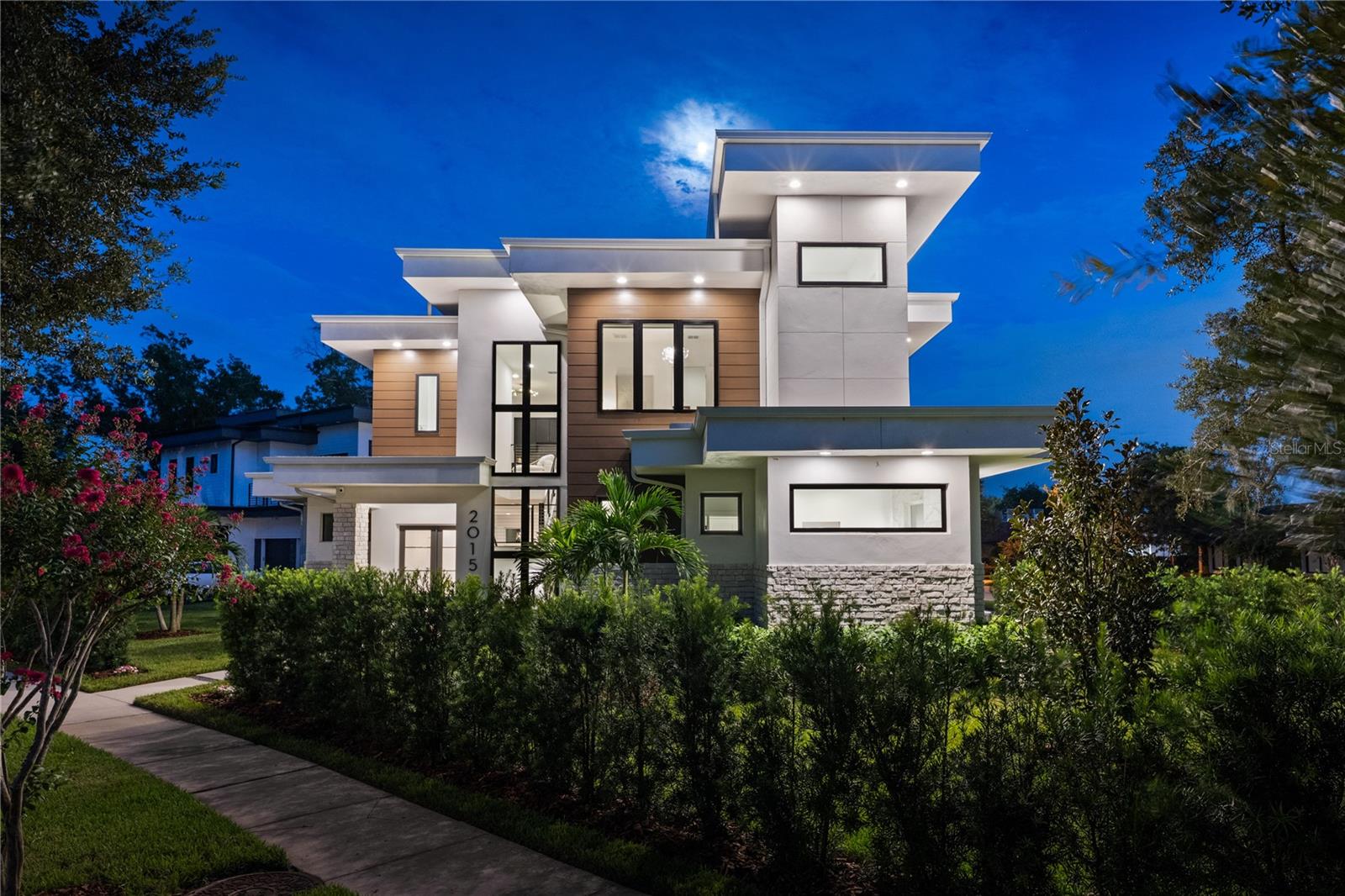 Image 3 of 64 For 2015 Park Avenue