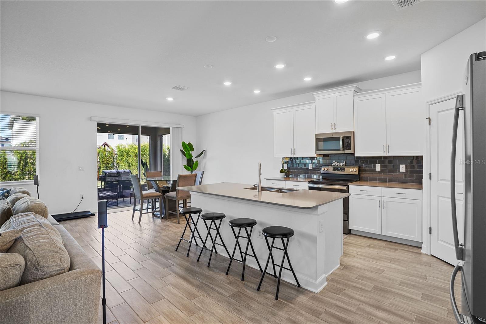 Listing photo id 9 for 11632 Paragraph Road