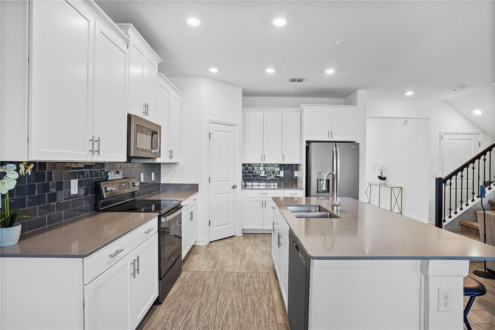Listing photo id 11 for 11632 Paragraph Road