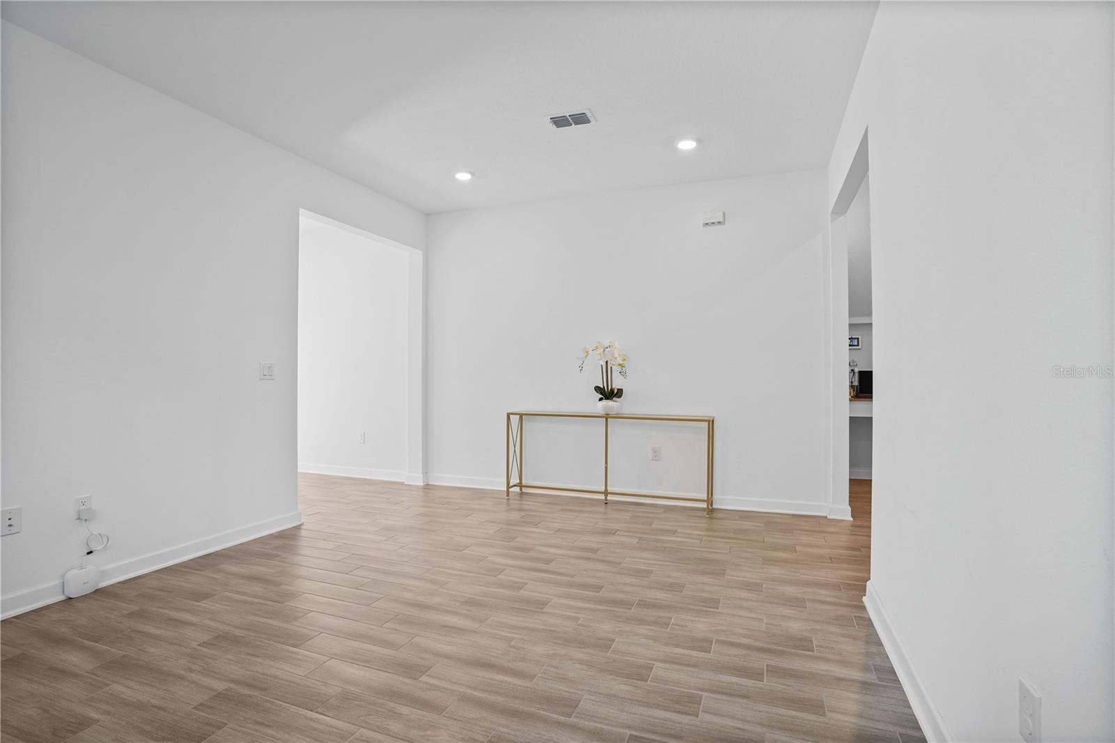 Listing photo id 16 for 11632 Paragraph Road