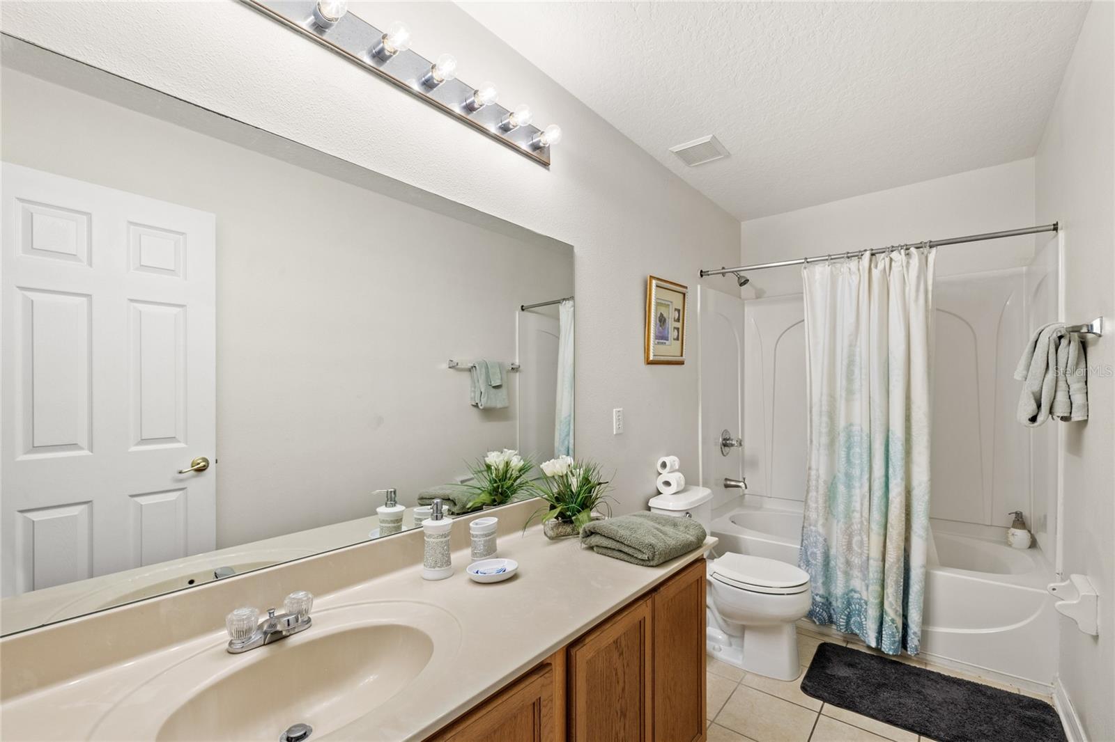 Image 23 of 52 For 1067 Berkeley Drive