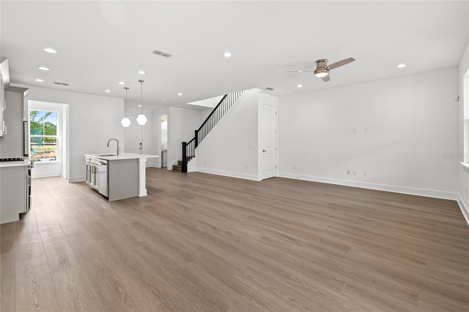 Image 10 of 37 For 2527 Long Pine Street