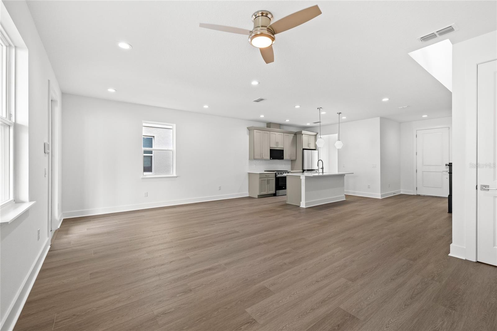 Image 11 of 37 For 2527 Long Pine Street