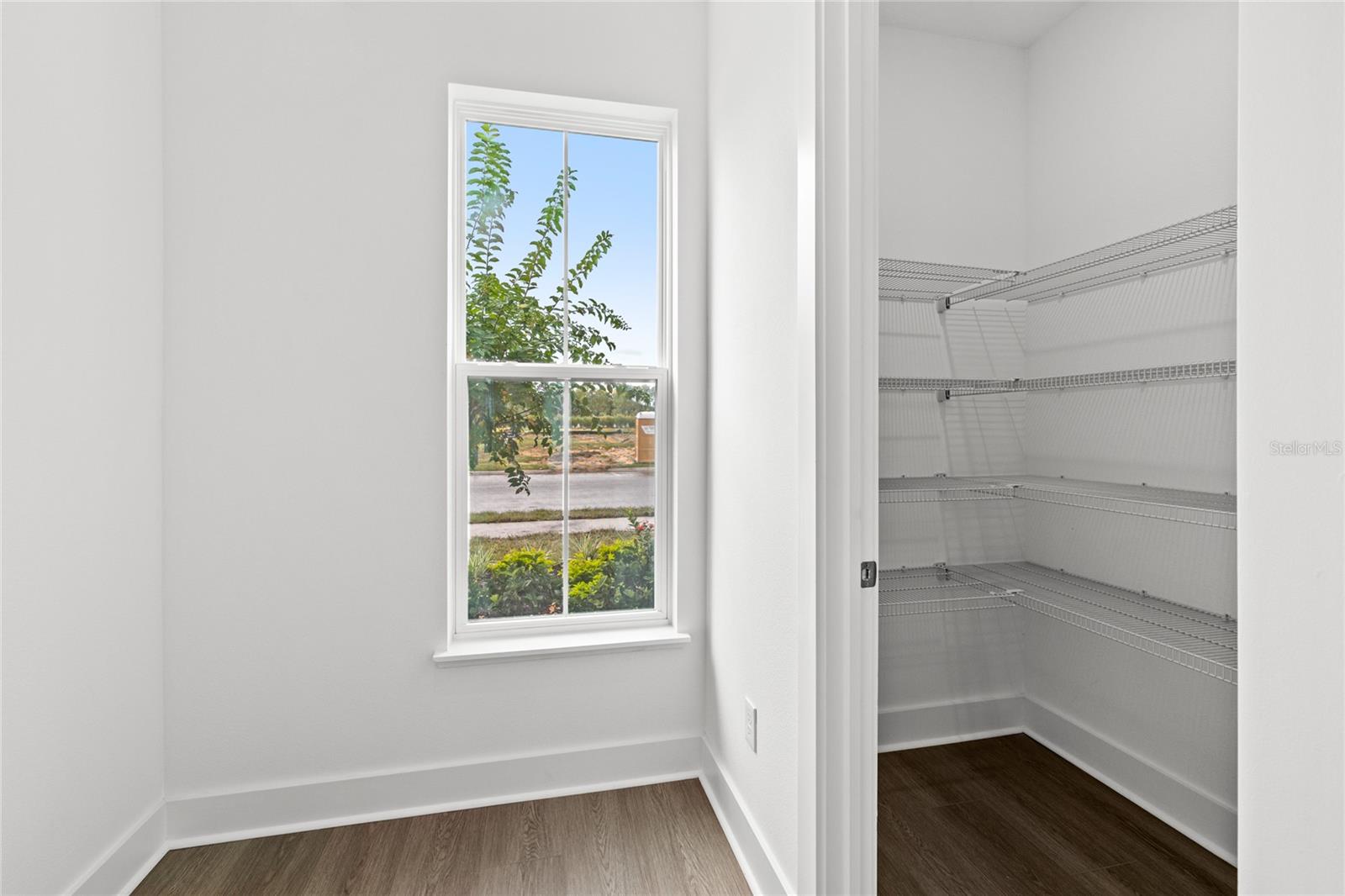 Image 17 of 37 For 2527 Long Pine Street