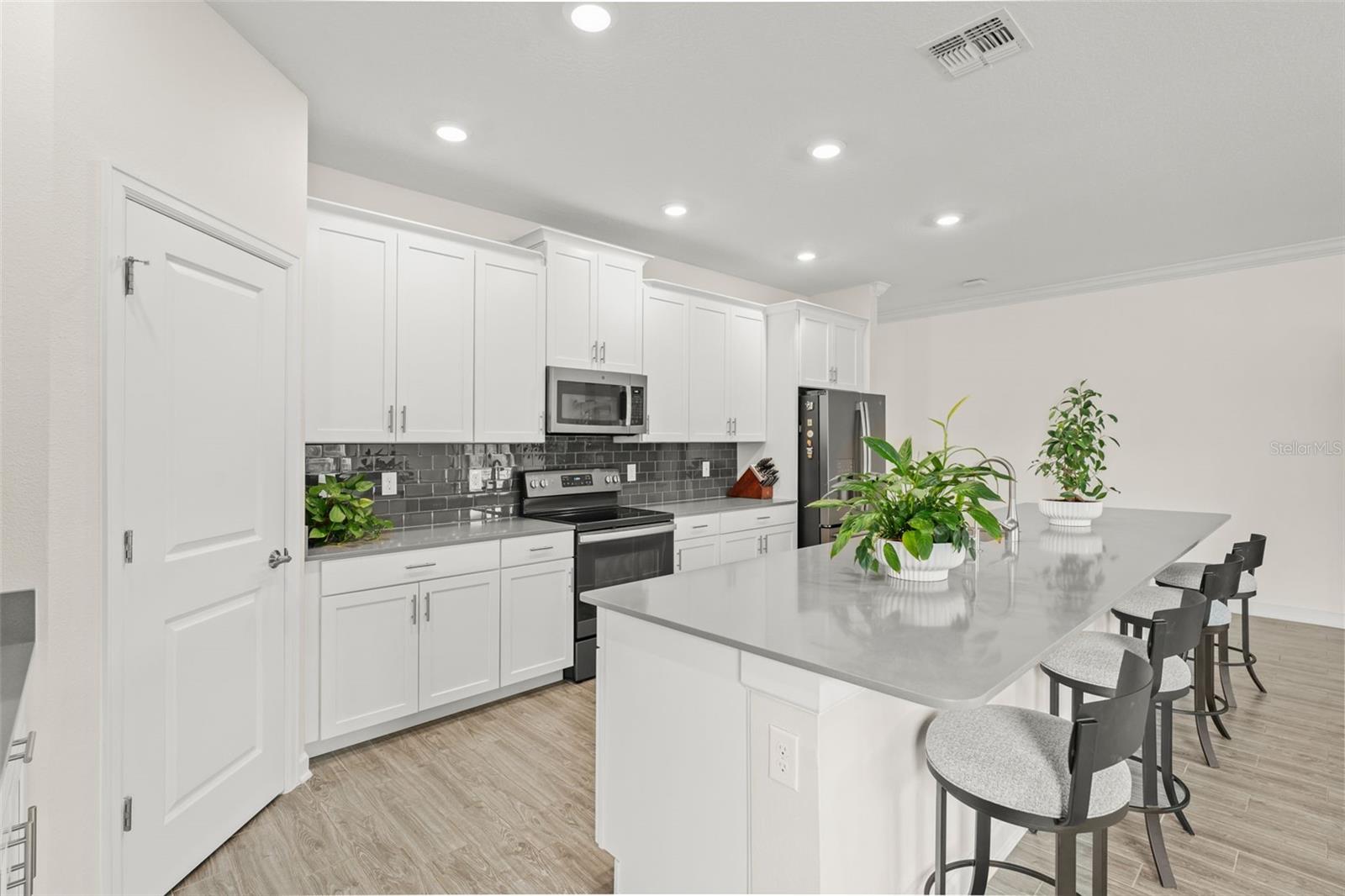 Image 10 of 66 For 11354 History Avenue