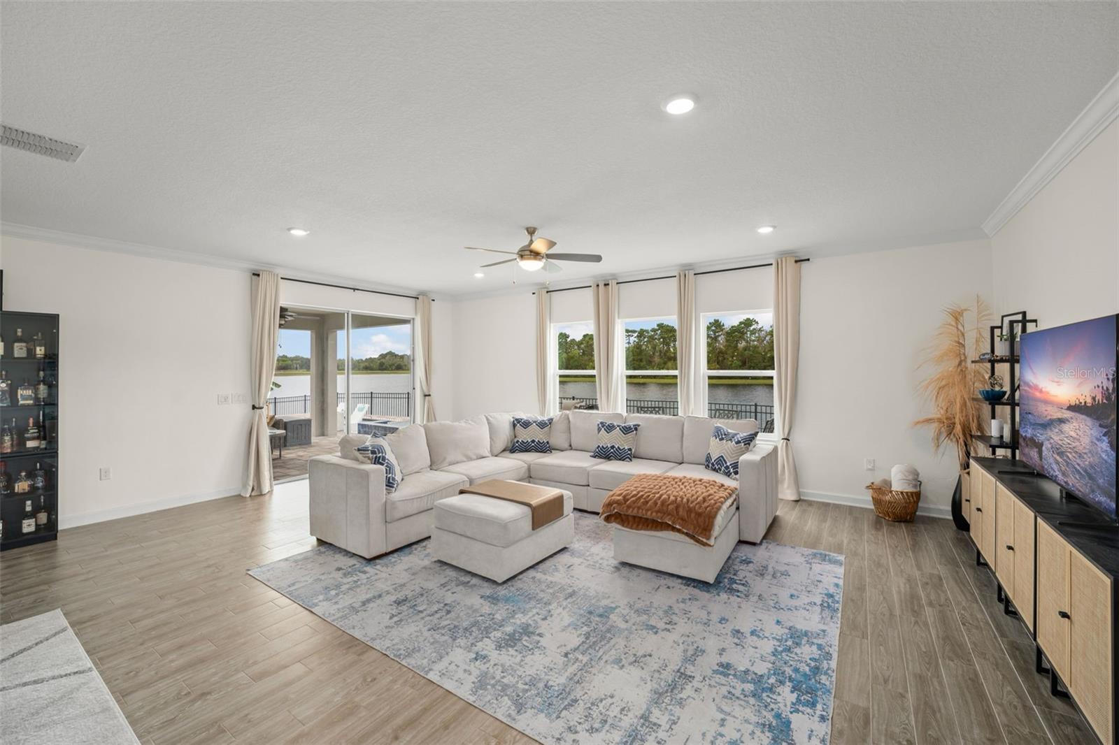 Image 13 of 66 For 11354 History Avenue