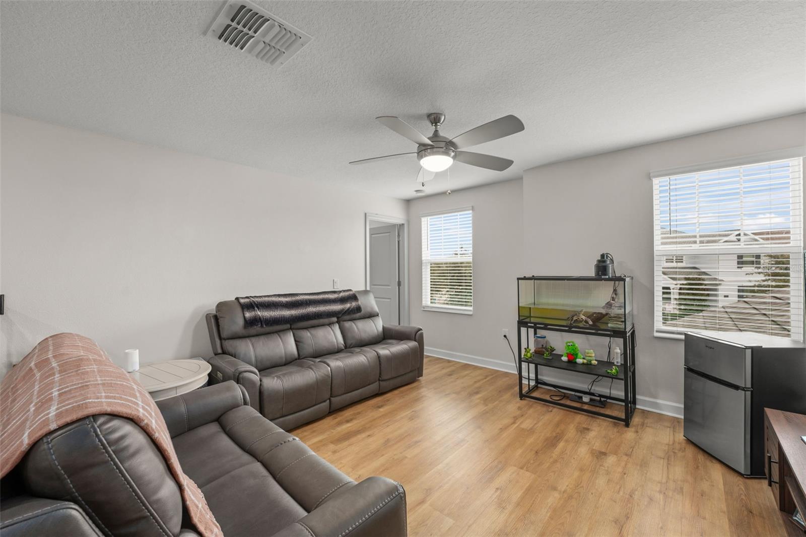 Image 22 of 66 For 11354 History Avenue