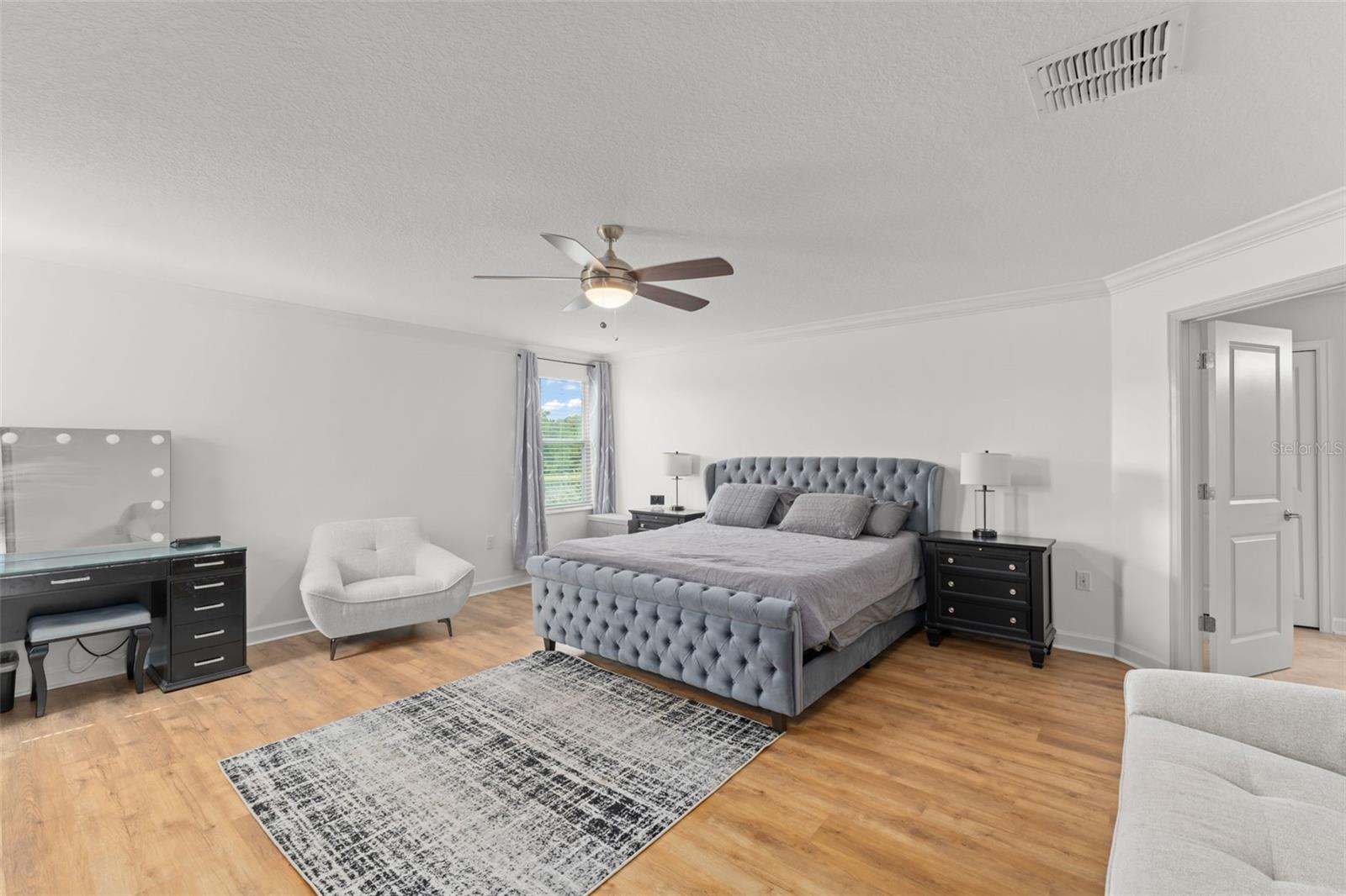 Image 31 of 66 For 11354 History Avenue