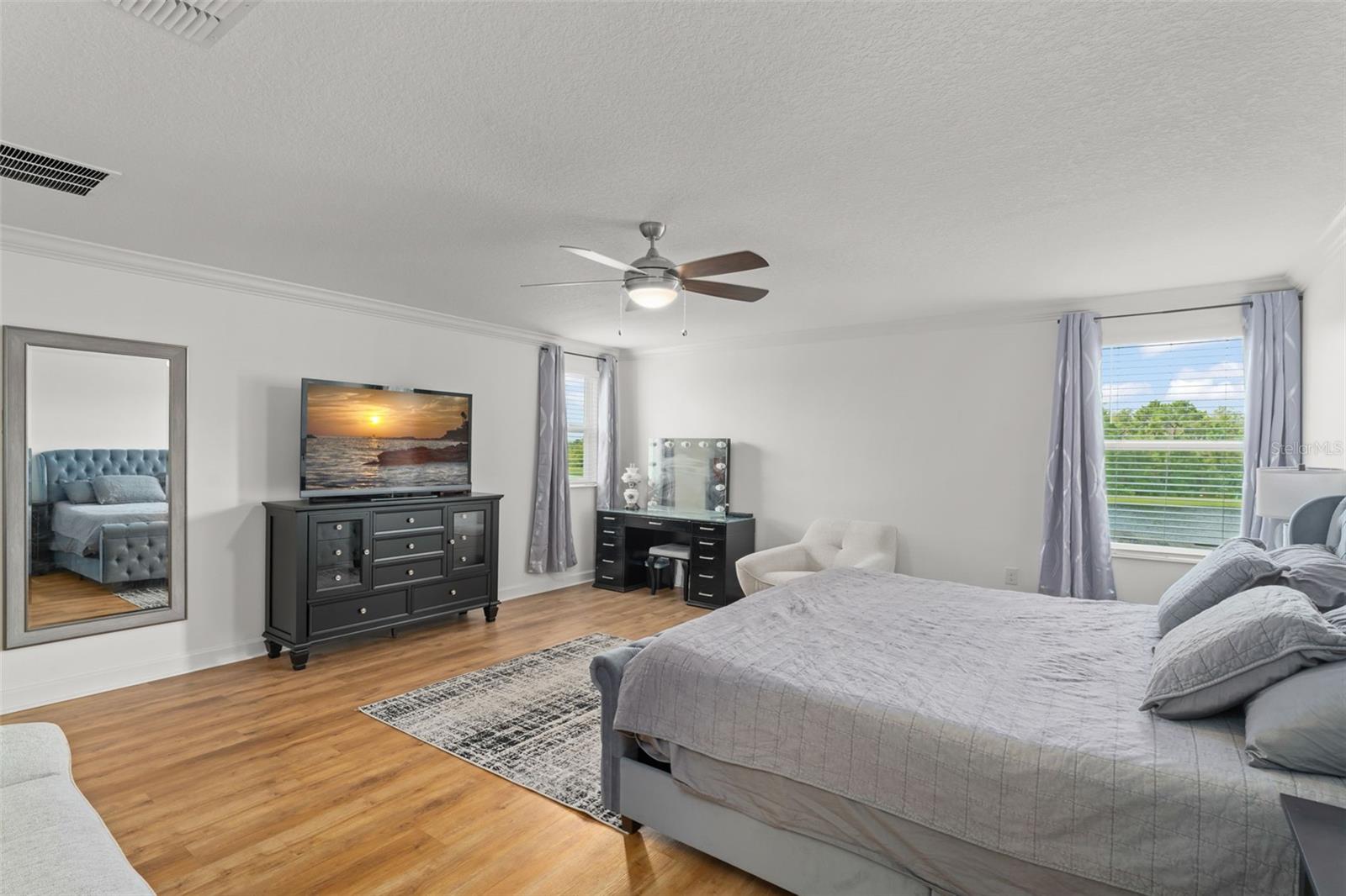 Image 32 of 66 For 11354 History Avenue