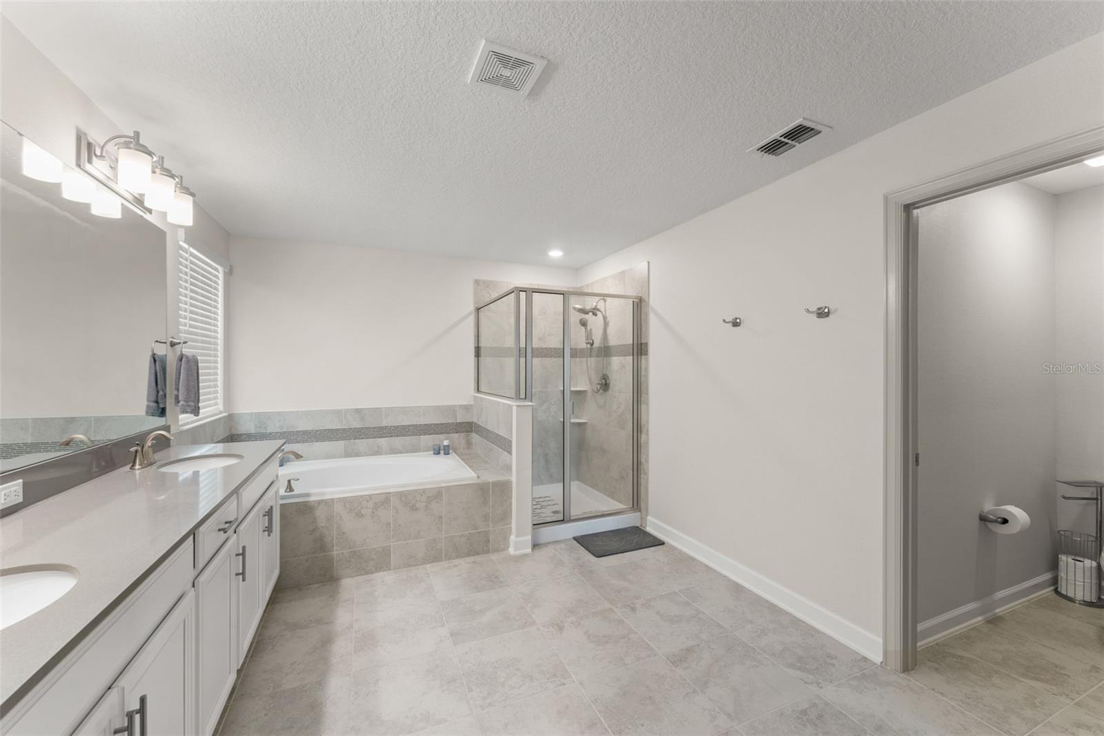 Image 36 of 66 For 11354 History Avenue