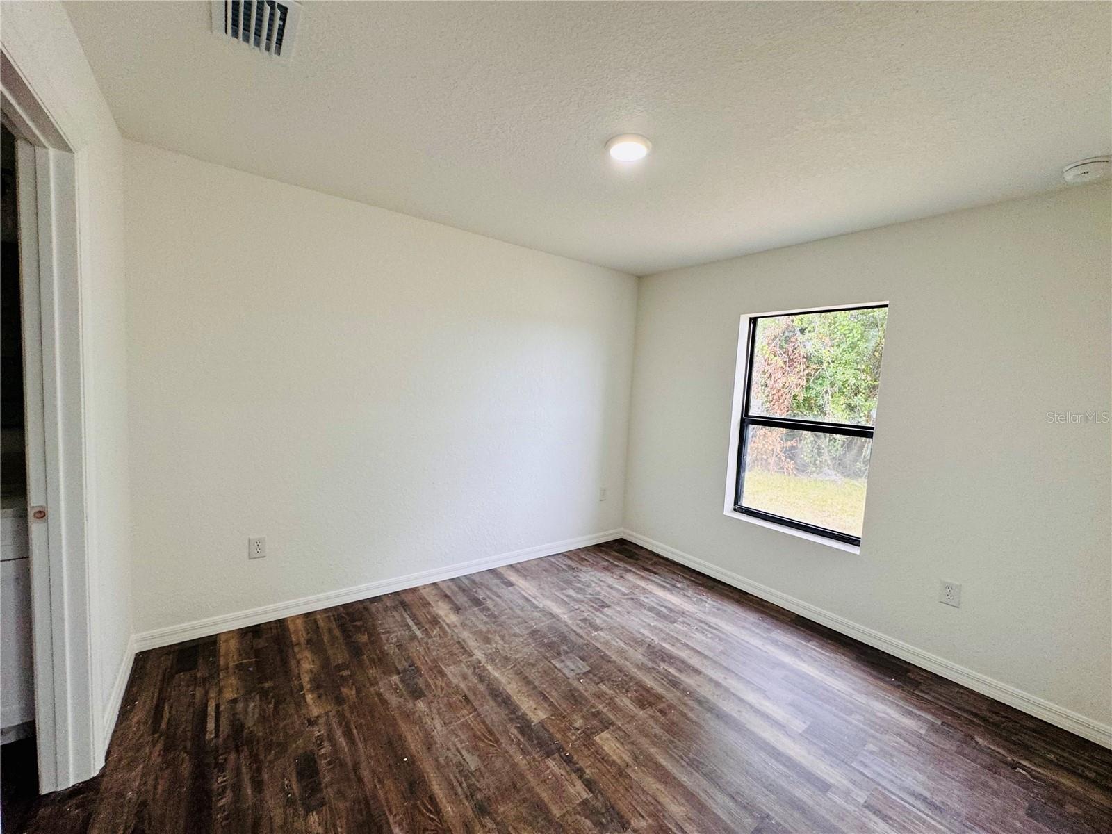 Image 7 of 18 For 27063 Washington Street