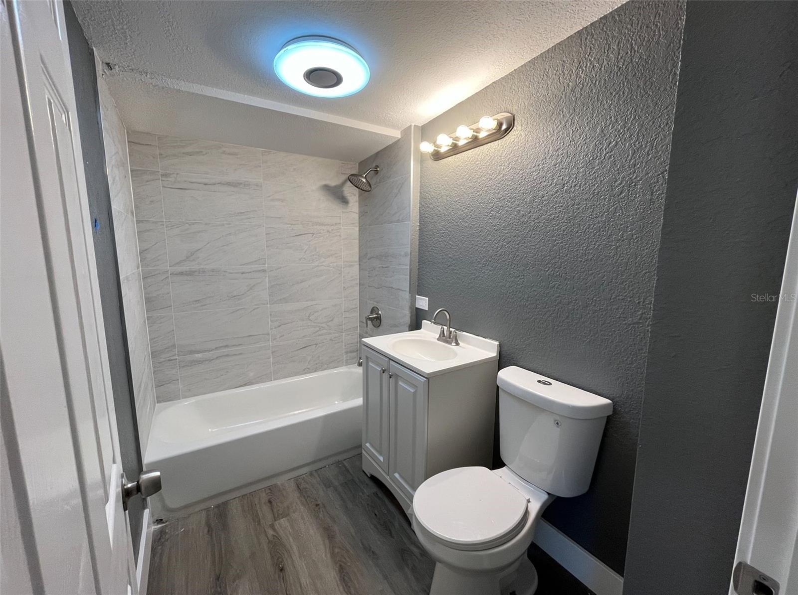 Image 10 of 17 For 642 Center Avenue