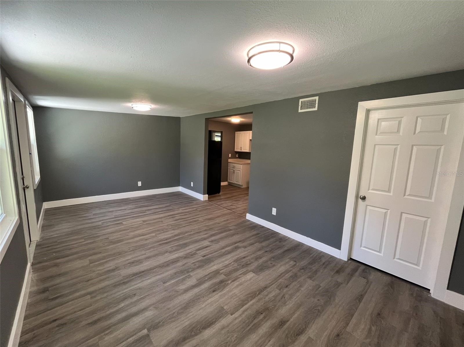 Image 11 of 17 For 642 Center Avenue