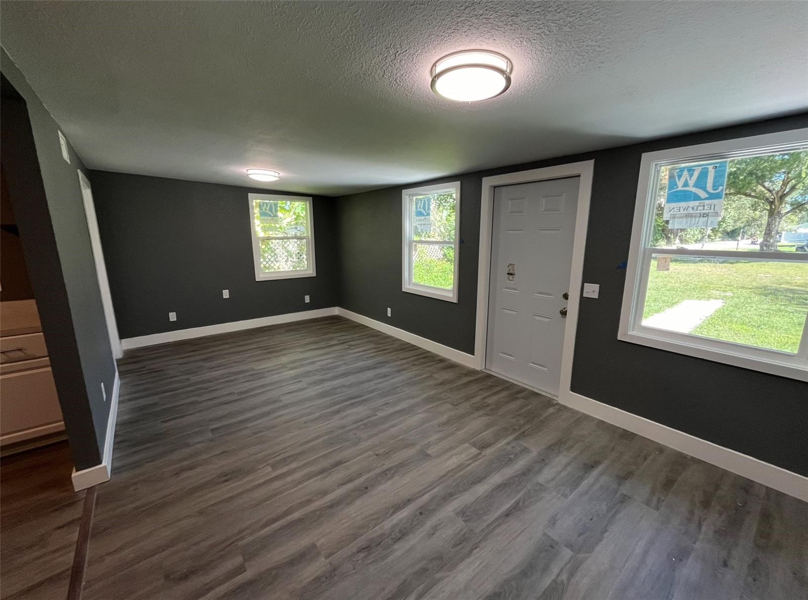 Image 12 of 17 For 642 Center Avenue