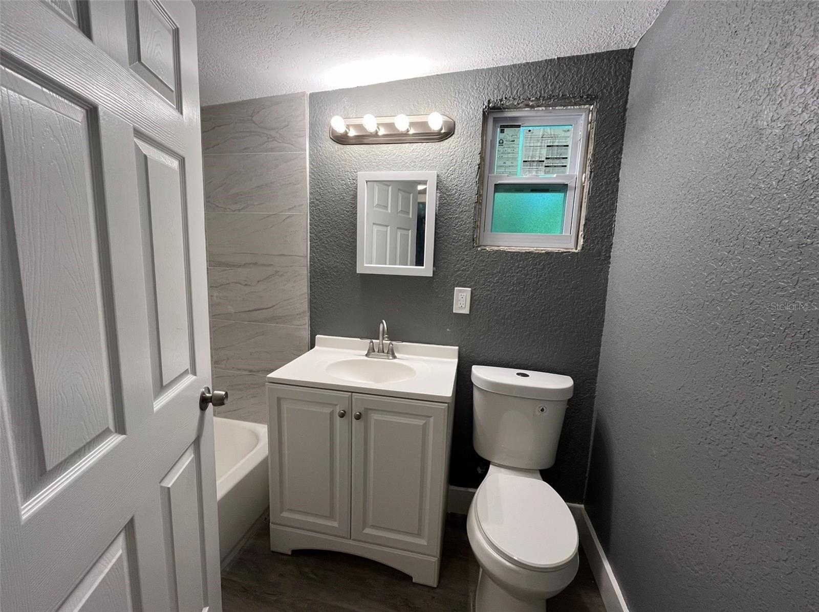 Image 15 of 17 For 642 Center Avenue