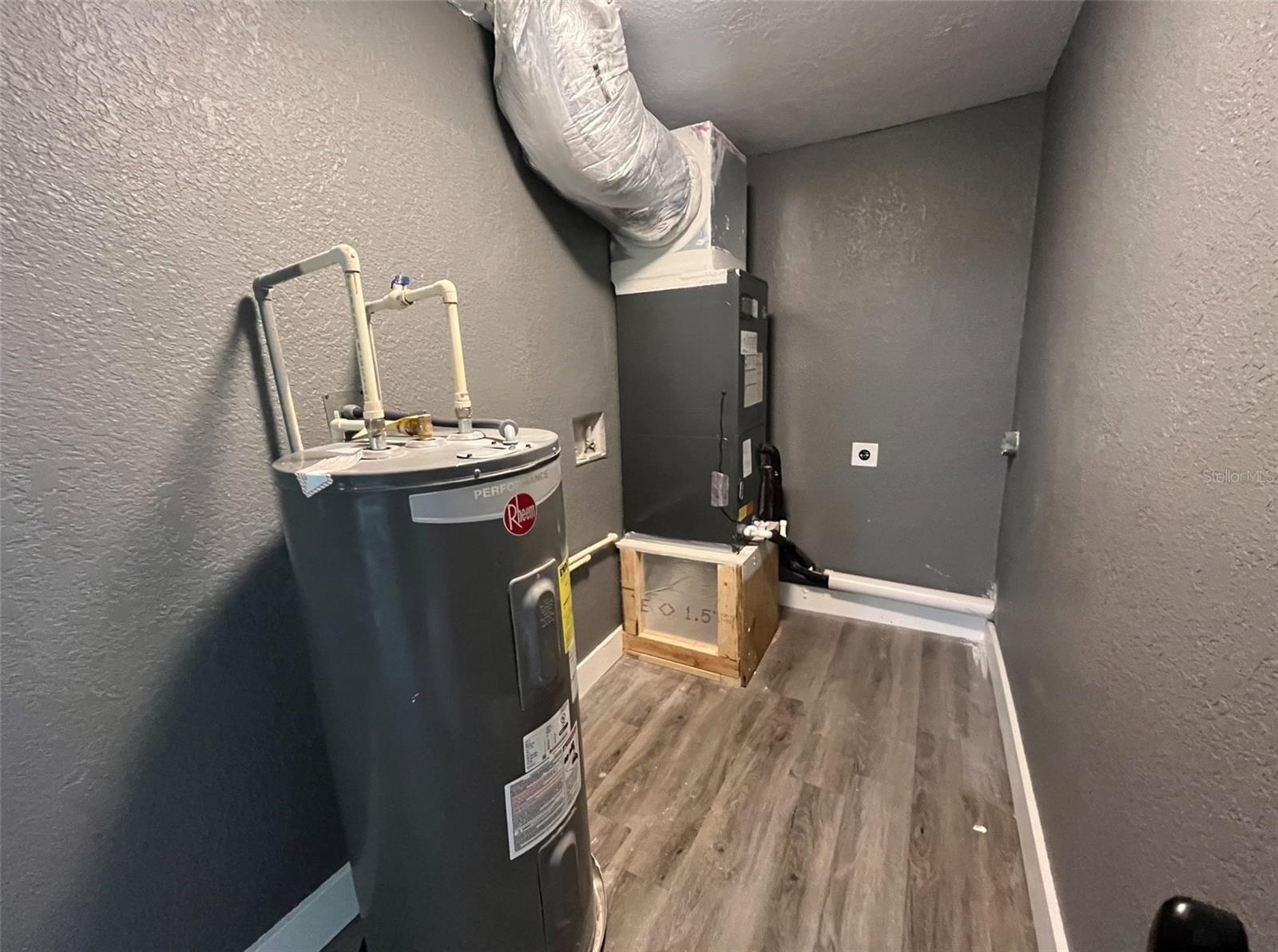 Image 16 of 17 For 642 Center Avenue