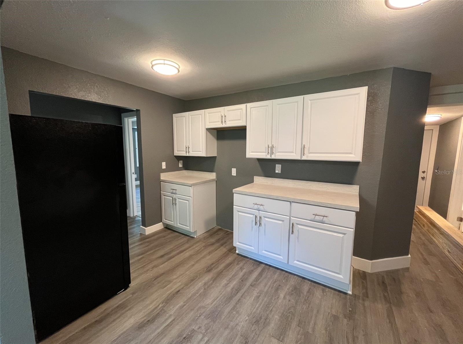 Image 3 of 17 For 642 Center Avenue