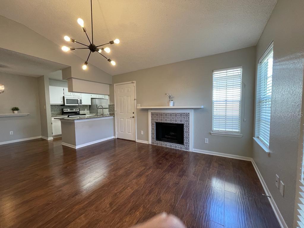 Image 2 of 19 For 4401 Thornbriar Lane 204