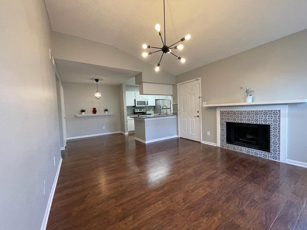 Image 3 of 19 For 4401 Thornbriar Lane 204