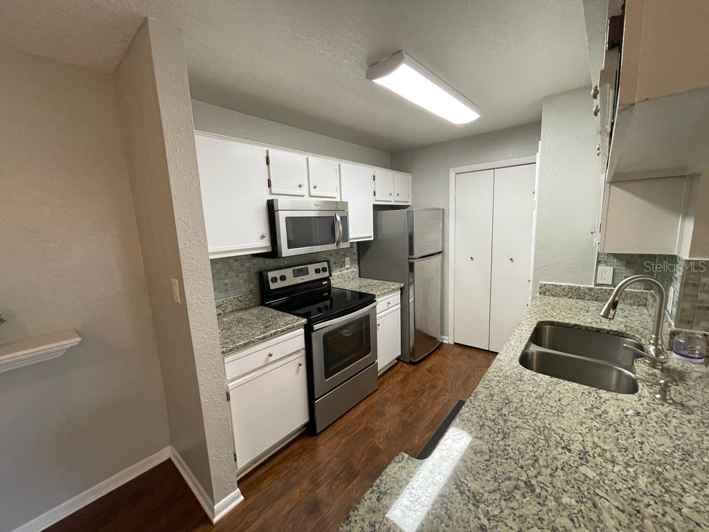 Image 6 of 19 For 4401 Thornbriar Lane 204