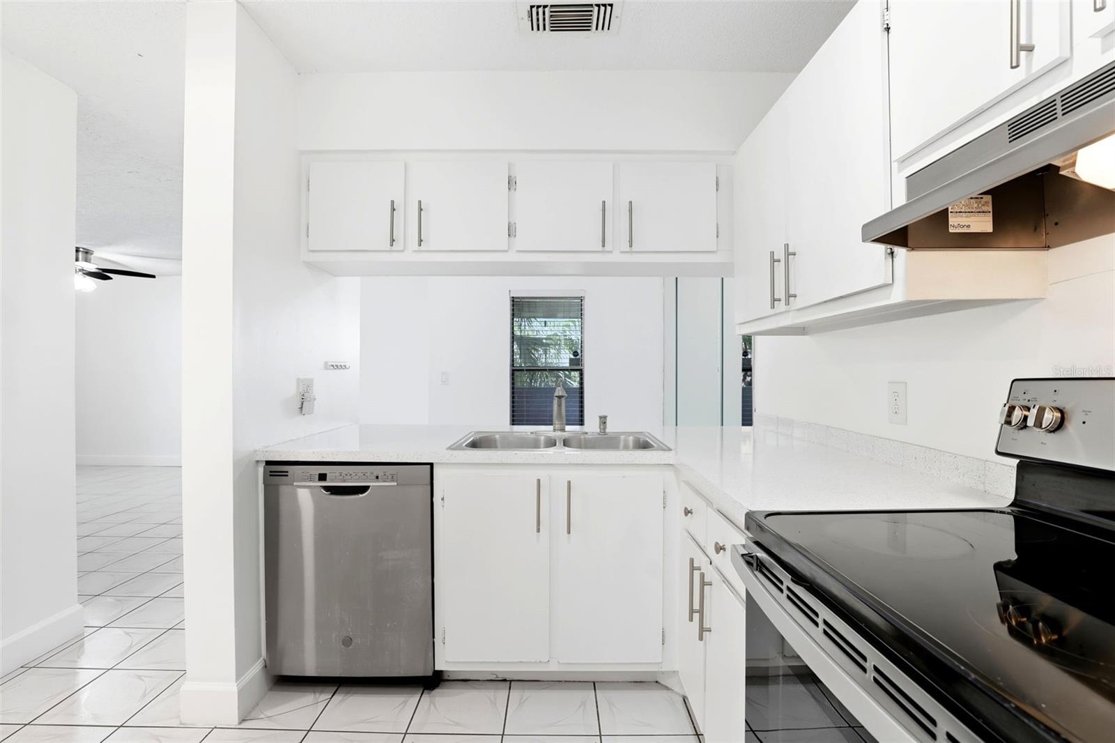 Image 12 of 23 For 6118 Curry Ford Road 226