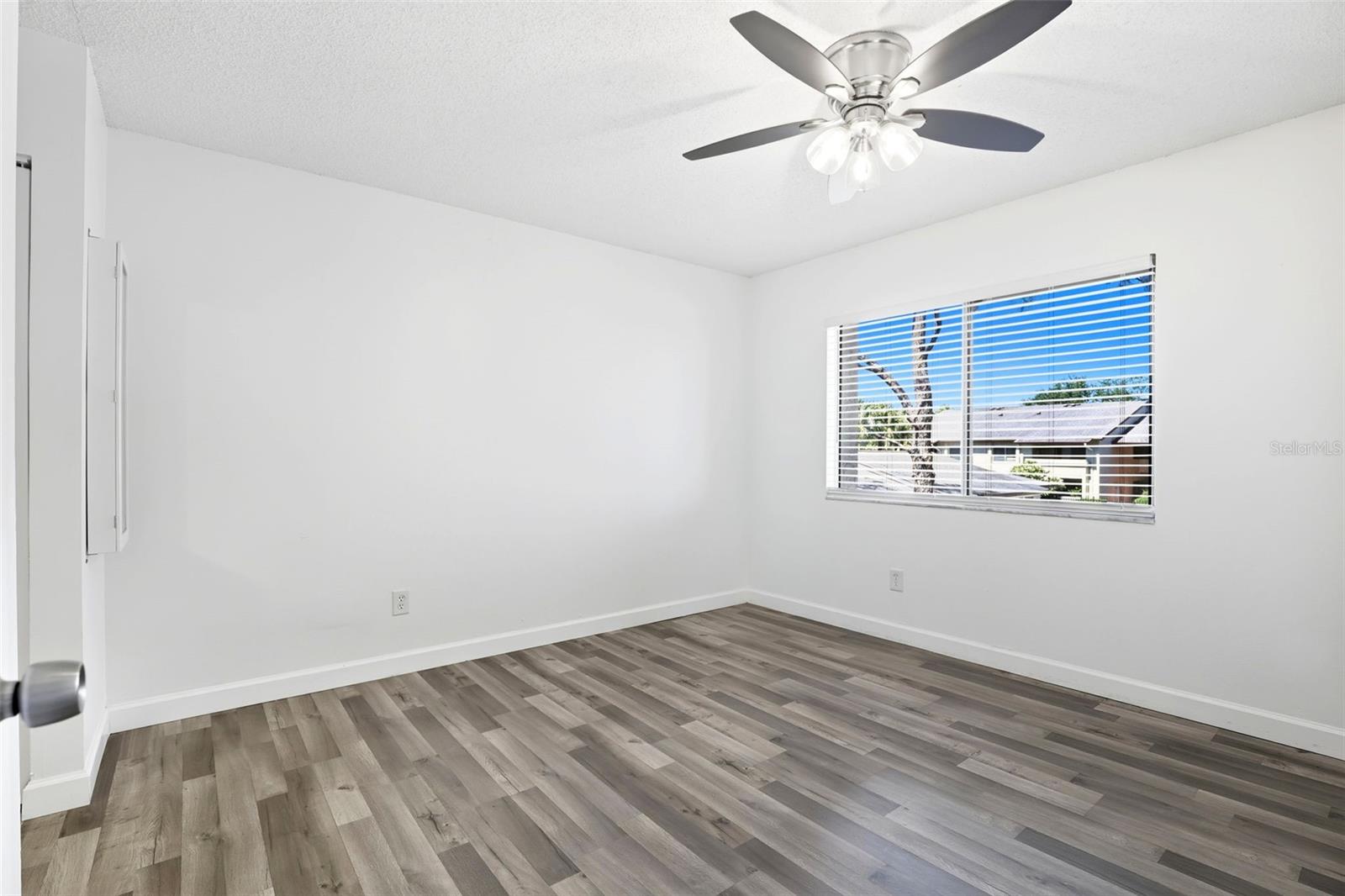 Image 14 of 23 For 6118 Curry Ford Road 226