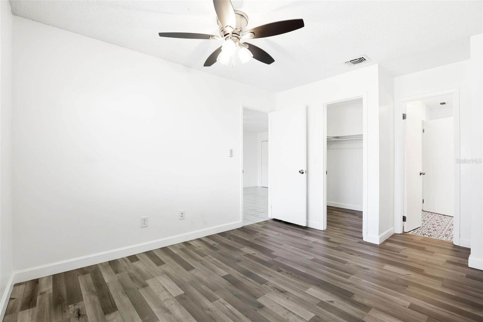 Image 15 of 23 For 6118 Curry Ford Road 226