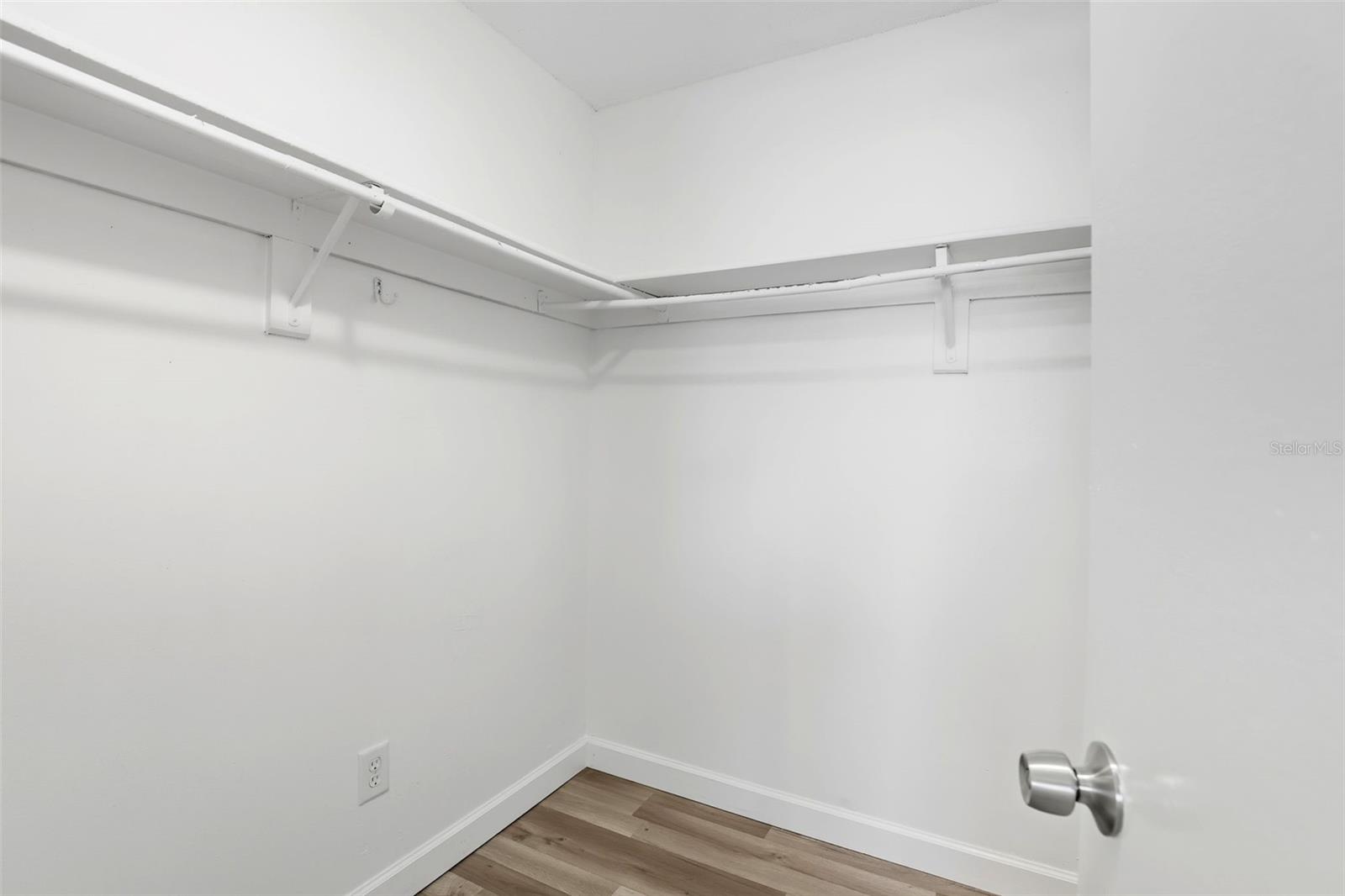 Image 17 of 23 For 6118 Curry Ford Road 226