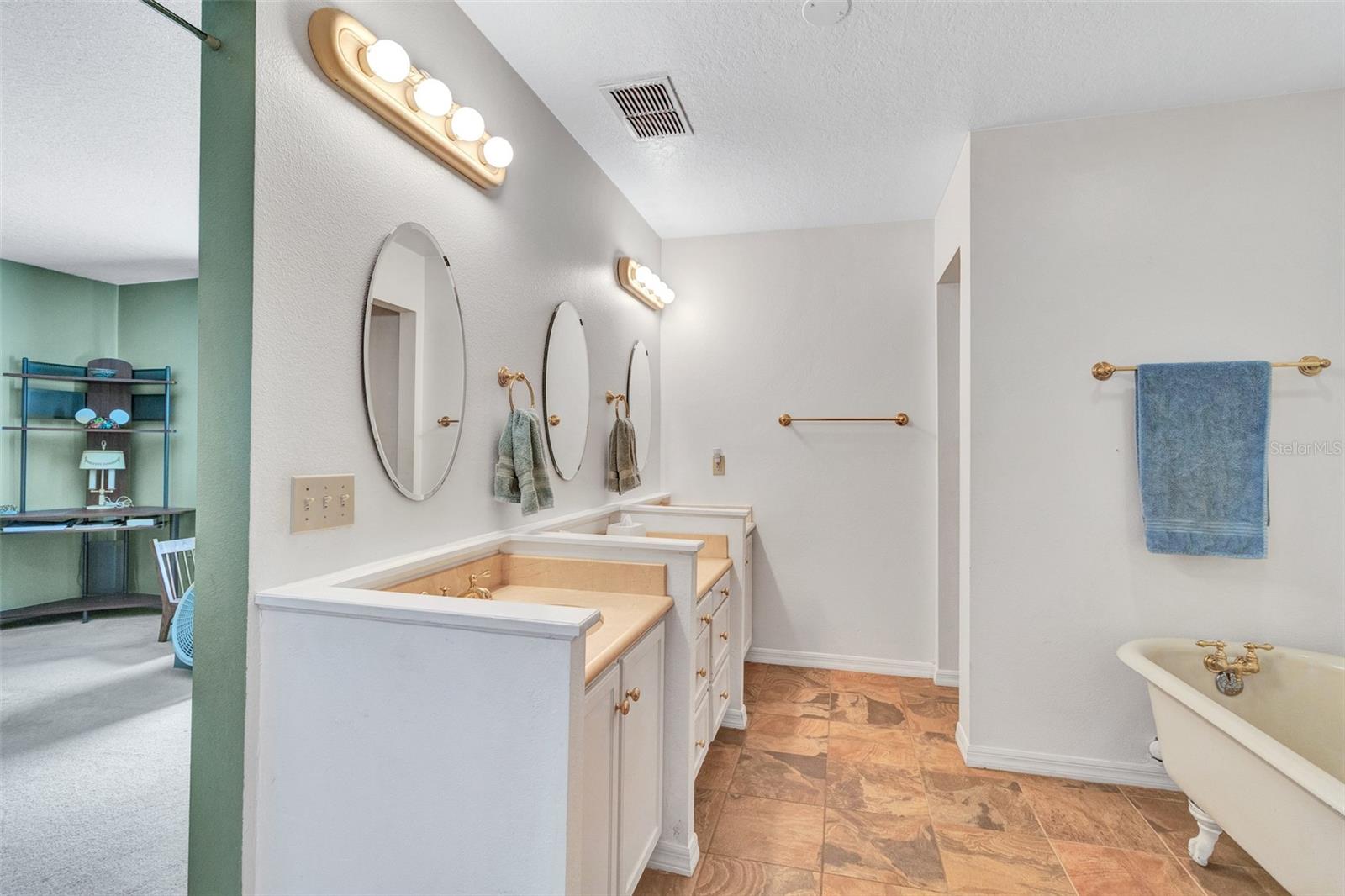 Image 15 of 33 For 1842 Virginia Drive
