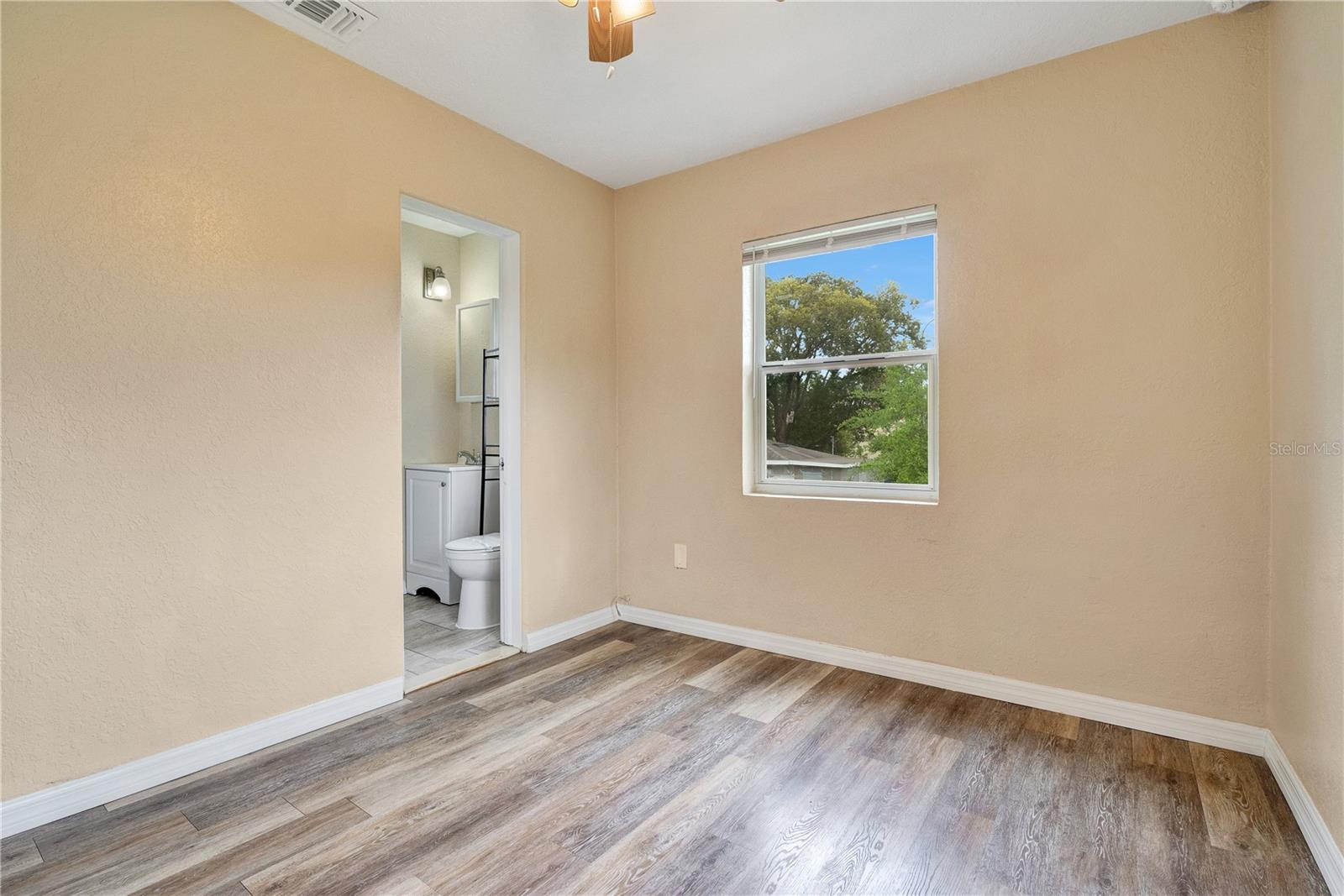 Image 12 of 16 For 2183 Crandon Avenue 1-2