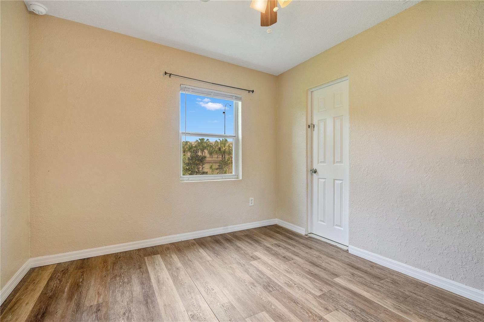 Image 15 of 16 For 2183 Crandon Avenue 1-2
