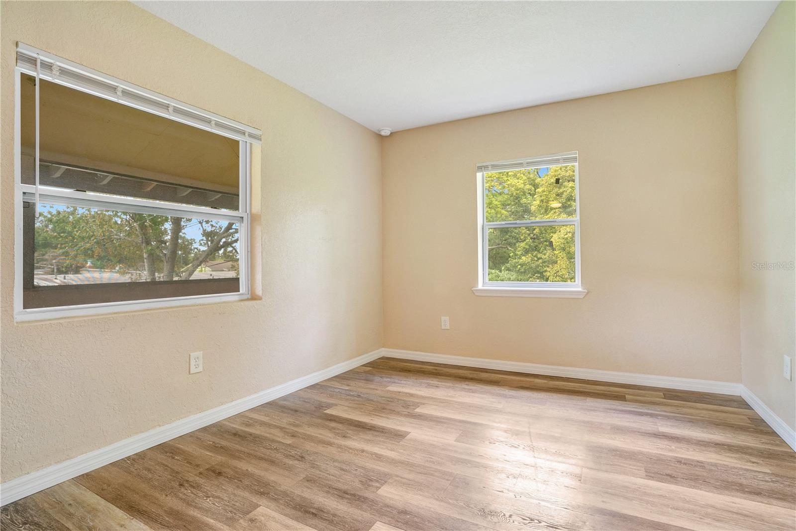 Image 4 of 16 For 2183 Crandon Avenue 1-2